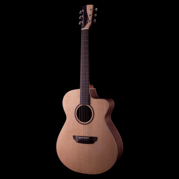 Donovan Leah Caroline | Caroline | Benchmark Cutaway