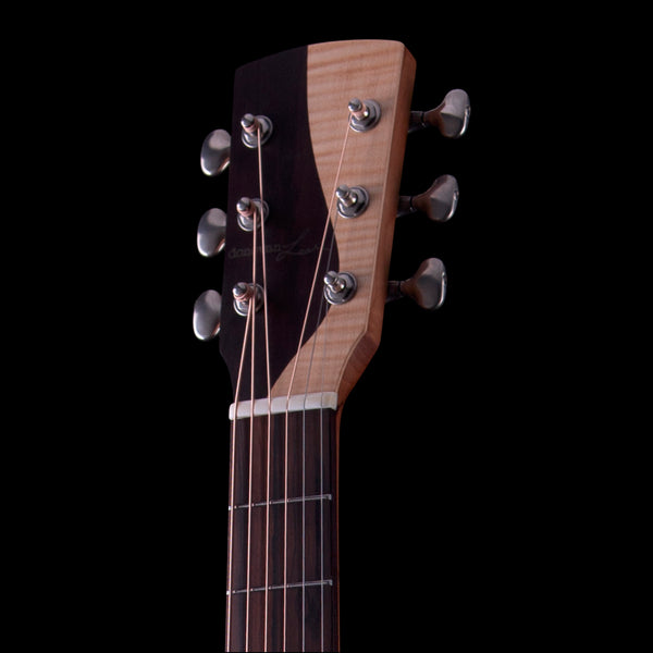 Donovan Leah Caroline | Caroline | Benchmark Cutaway